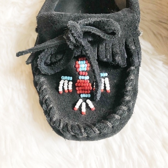 Minnetonka Beaded Moccasins Eagle design Sz5 - Picture 2 of 8